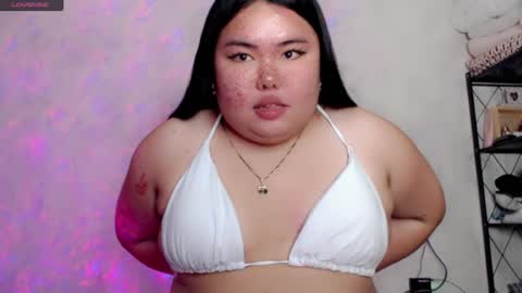 Snapshot of veronicakisses chatting on 05.23.26 MS. VERONICA 22 I love Aza 3 online show from 05.23.26