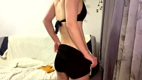 Snapshot of vertiegartrell chatting on 08.03.26 Lina online show from 08.03.26