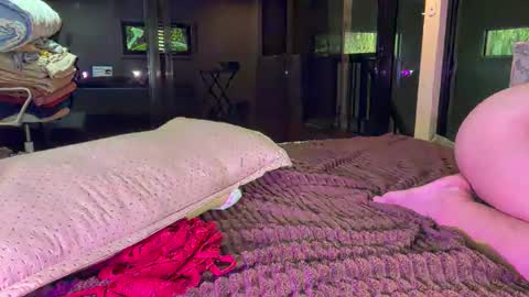 Snapshot of via_olala chatting on 11.12.25 via_olala online show from 11.12.25