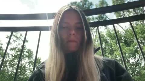 Snapshot of viajemos chatting on 05.19.26 papichulo y mamichula online show from 05.19.26
