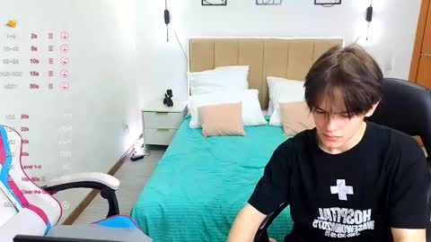 vibetwinkle online show from 05.10.26