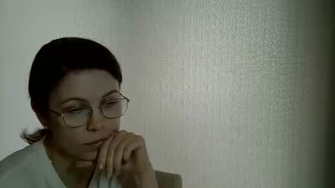 Snapshot of vickii__ chatting on 05.28.26 vickii__ online show from 05.28.26