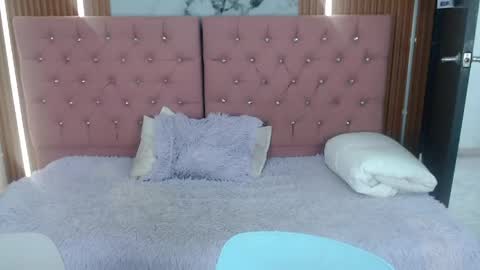 Snapshot of vicky_wel chatting on 05.20.26 Victoria y Danniela online show from 05.20.26