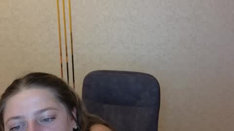 Snapshot of vickyberryy chatting on 09.11.25 Viki online show from 09.11.25