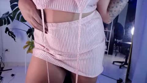 Snapshot of vickygrey1 chatting on 12.14.25 Vicky Greys online show from 12.14.25