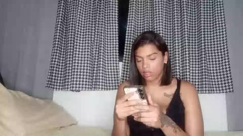 vickyhm22 online show from 11.26.25