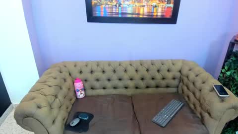 Vicky online show from 10.04.25