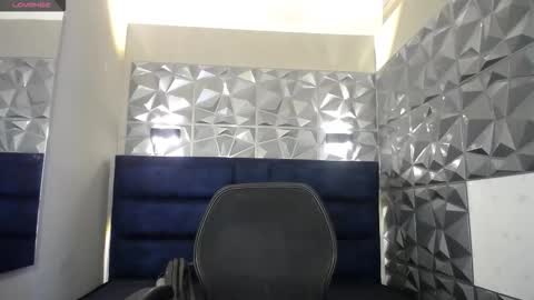 Victoria  online show from 09.22.25