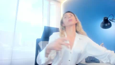 Snapshot of victoria_badgal chatting on 11.17.25 Victoria online show from 11.17.25