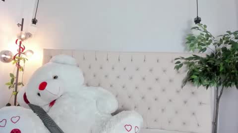 Victoria online show from 05.11.26