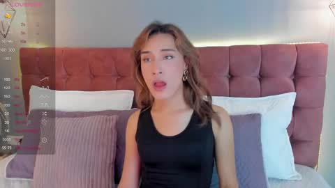 Snapshot of victoria_decapri chatting on 11.19.25 victoria online show from 11.19.25