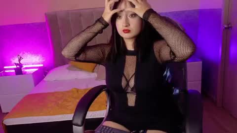  Victoria  online show from 04.30.26