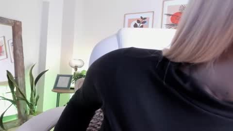 victoria_giraldo online show from 12.18.25