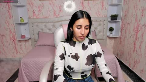 Snapshot of victoria_houston chatting on 01.02.25 Victoria Houston online show from 01.02.25