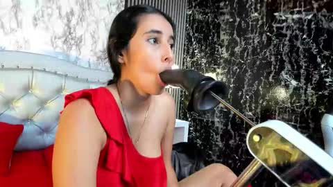 Snapshot of victoria_houston chatting on 10.20.25 Victoria Houston online show from 10.20.25