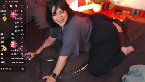 Snapshot of victoria_monteroo chatting on 05.31.26 Call me Vic online show from 05.31.26