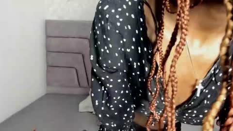 Snapshot of victoria_noir_18 chatting on 10.29.25 Vicky online show from 10.29.25