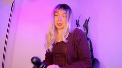 D A N I online show from 10.15.25