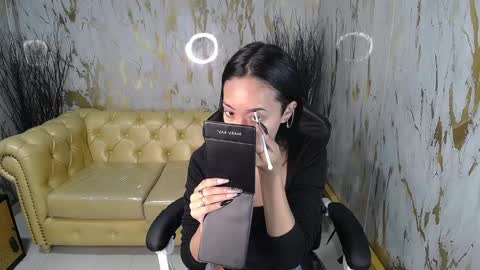 Victoria  online show from 01.31.25