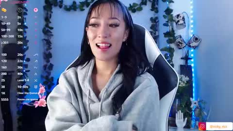 Victoria  online show from 11.25.25