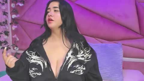 Victoria online show from 11.24.25