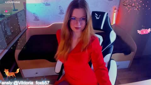 Snapshot of victoria_the_fox chatting on 01.07.25 - The Divine Fox online show from 01.07.25