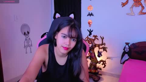 victoriacarmonaa online show from 10.25.25