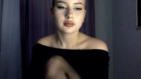 Snapshot of victoriacrystal_ chatting on 09.25.25 victoriacrystal_ online show from 09.25.25