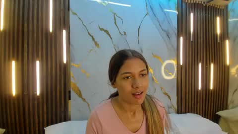 Snapshot of victoriaduarte chatting on 04.23.26 Victoria online show from 04.23.26