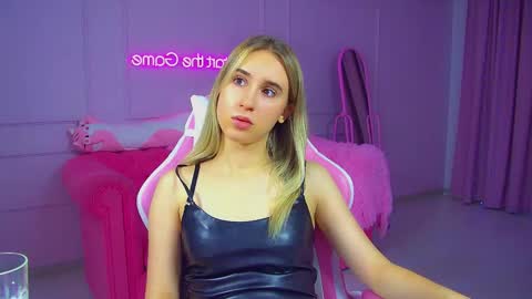 Victoria online show from 10.13.25