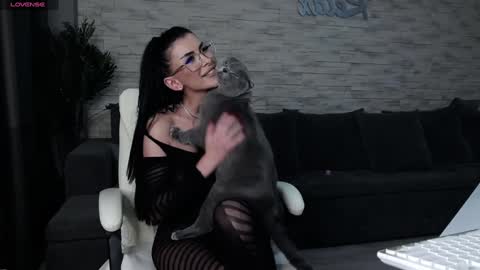 Victoria online show from 01.30.25