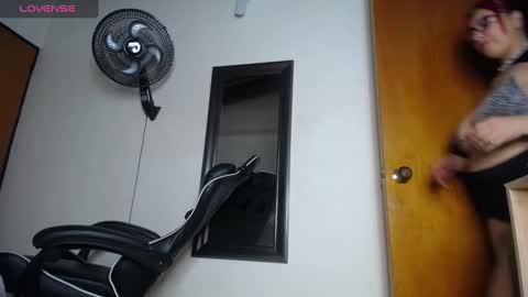 Snapshot of victoriamil1 chatting on 02.13.25 victoriamil1 online show from 02.13.25