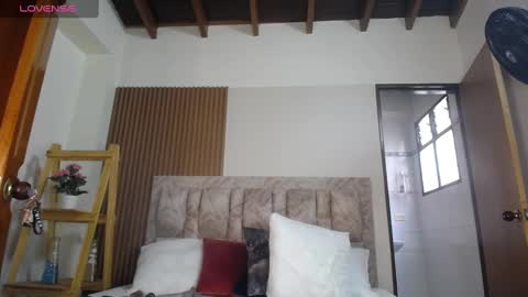 Snapshot of victoriamil1 chatting on 02.26.25 victoriamil1 online show from 02.26.25