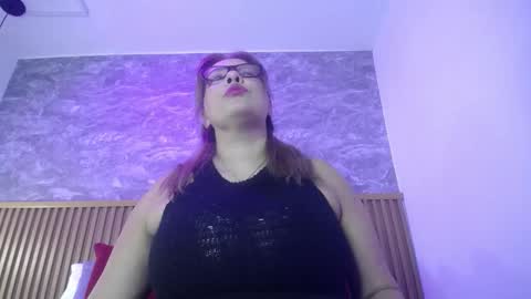 Snapshot of victoriamil1 chatting on 09.23.25 victoriamil1 online show from 09.23.25