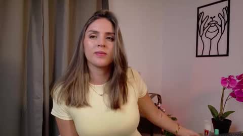 VictoriaNova online show from 02.12.26