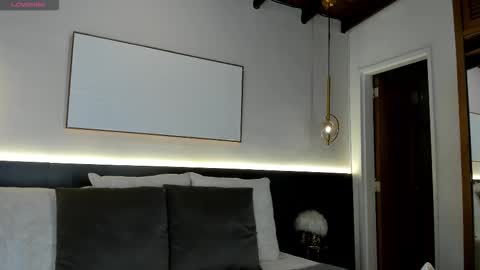 Snapshot of victoriashelby chatting on 09.17.25 Victoria Shelby online show from 09.17.25