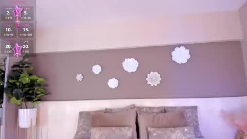 Snapshot of victoriashelby chatting on 11.24.25 Victoria Shelby online show from 11.24.25