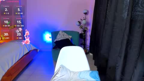 Snapshot of victoriasmithtv chatting on 03.11.25 victoriasmithtv online show from 03.11.25