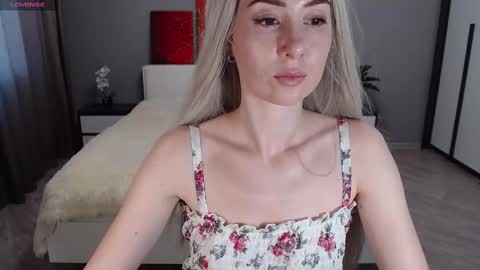 Snapshot of victoriatiger chatting on 03.12.25 VictoriaTiger online show from 03.12.25