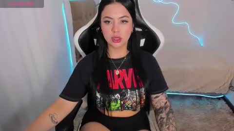 V  I C  T O R I A  online show from 09.24.25