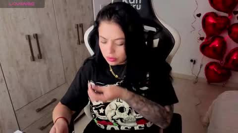 V  I C  T O R I A  online show from 02.12.26