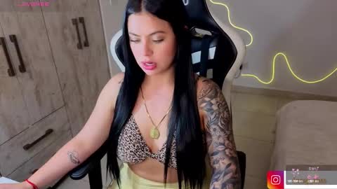 V  I C  T O R I A  online show from 03.10.26