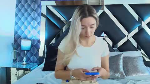 victtoria lee online show from 01.18.25