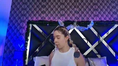 victtoria lee online show from 12.18.25