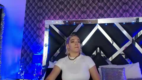 Snapshot of victtoria_lee chatting on 07.18.26 victtoria lee online show from 07.18.26