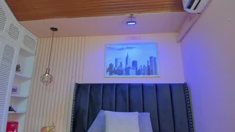 Viiolett online show from 01.23.25