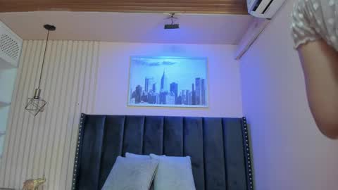 Viiolett online show from 03.04.25