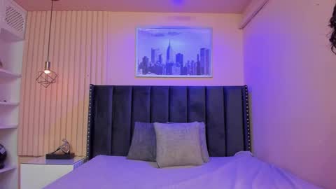 Viiolett online show from 10.18.25