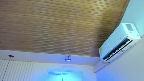 Viiolett online show from 10.19.25