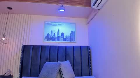 Viiolett online show from 10.23.25